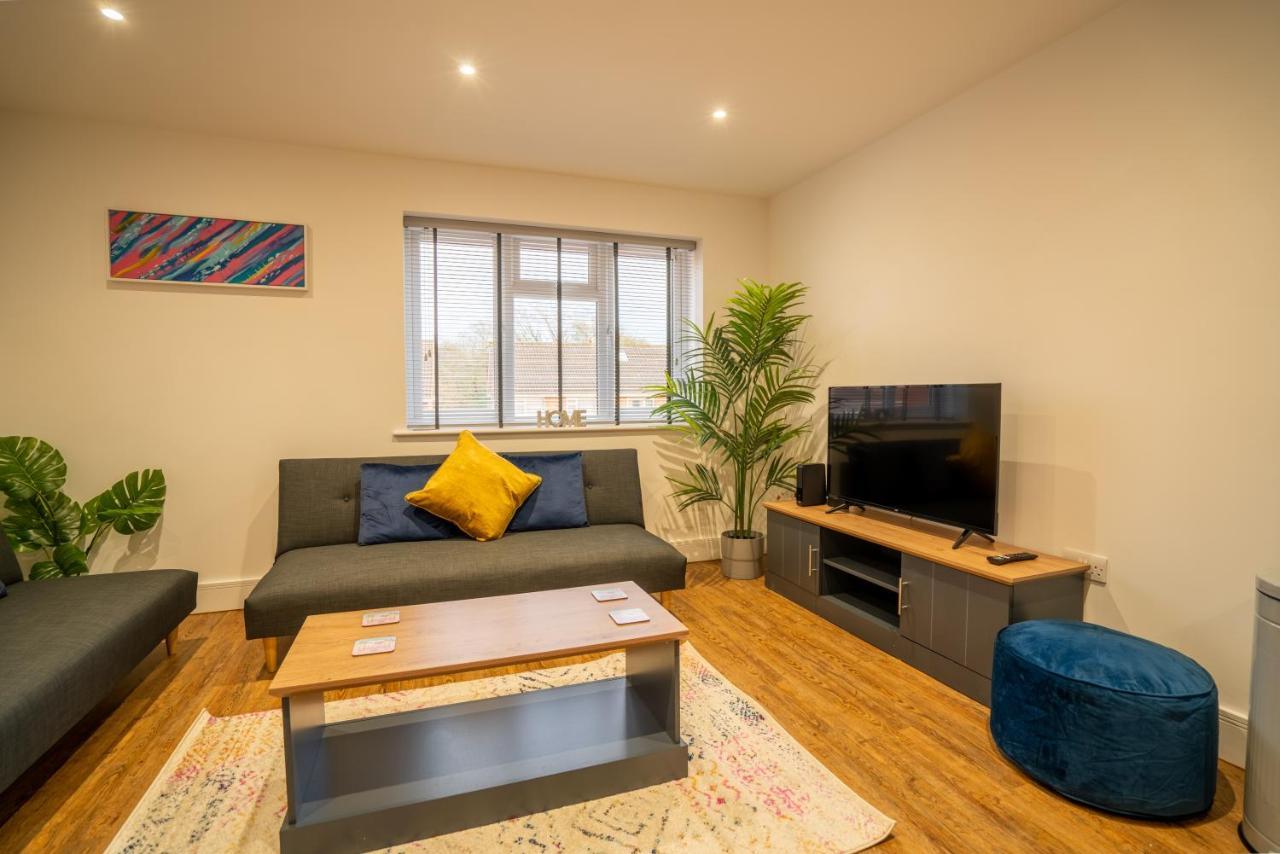 Mill Road First Floor * Crawley (West Sussex)
